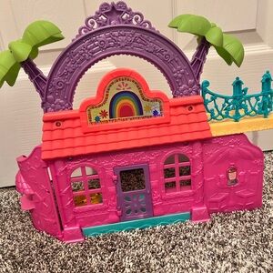 Fisher- Price Dora and Friends playhouse